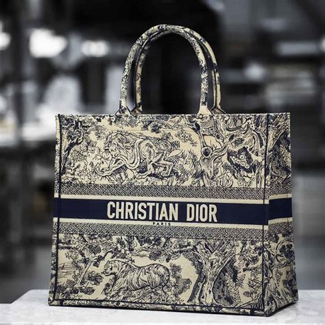 Christian Dior tote bag details